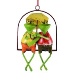 WOAVIN IRON PAINTED FROG COUPLE W/UMBRELLA