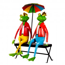 WOAVIN IRON PAINTED FROG COUPLE SITTING ON THE BENCH