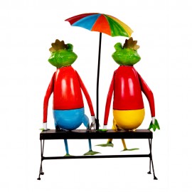 WOAVIN IRON PAINTED FROG COUPLE SITTING ON THE BENCH
